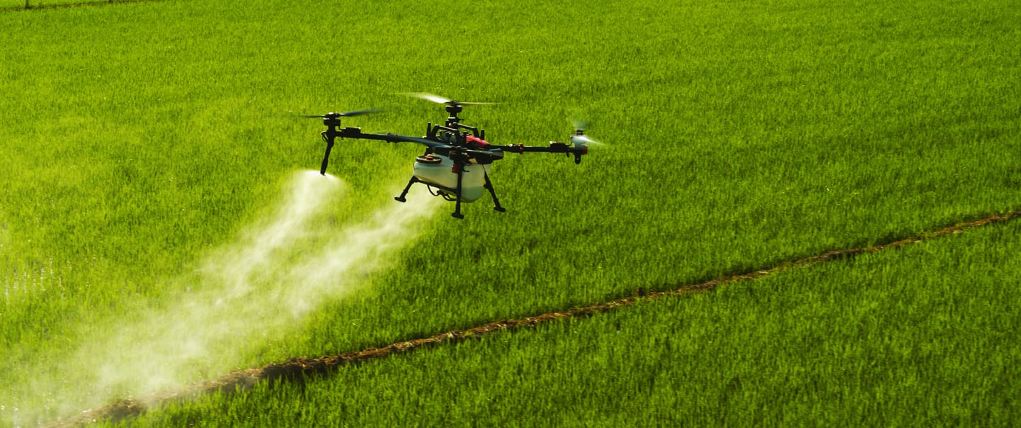 Sanchotene Agronegócios - 4 razões econômicas para investir em drones de pulverização na sua fazenda