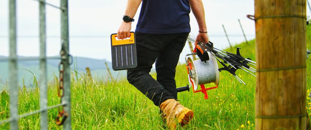 Sanchotene Agronegócios - Cerca elétrica para pecuária: como planejar, instalar e melhorar o manejo do gado