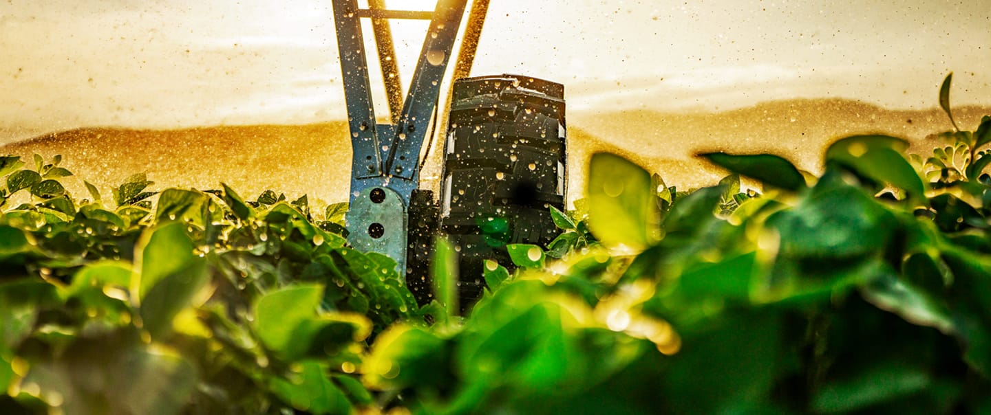 Sanchotene Agronegócios - Menos paradas, mais eficiência na irrigação: conheça o Pneu NDRT Zimmatic e o TowerWatch da Lindsay
